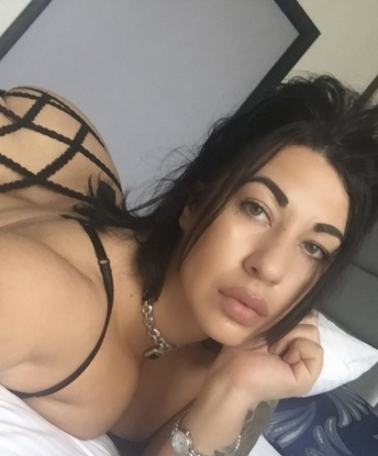 Стройная и сексуальная девушка пригласит тебя в гости для безудержного веселья и удовлетворения. Мои нежные губки и страстные объятия погрузят тебя в океан наслаждения и страсти. 1907, 33 года